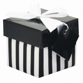 Dárková krabička černá s pruhy MINI 7x7x7cm